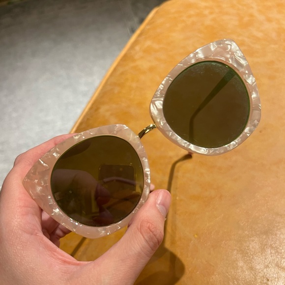 Glam gift set (worth $32+) - Picture 6 of 9